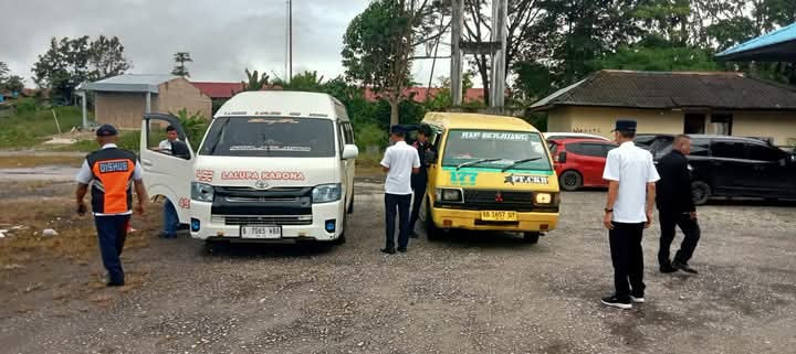 Jelang Libur Nataru, Dishub Kabupaten Dairi Lakukan Inspeksi Keselamatan Lalu Lintas Angkutan Jalan (Rampcheck) Angkutan Umum