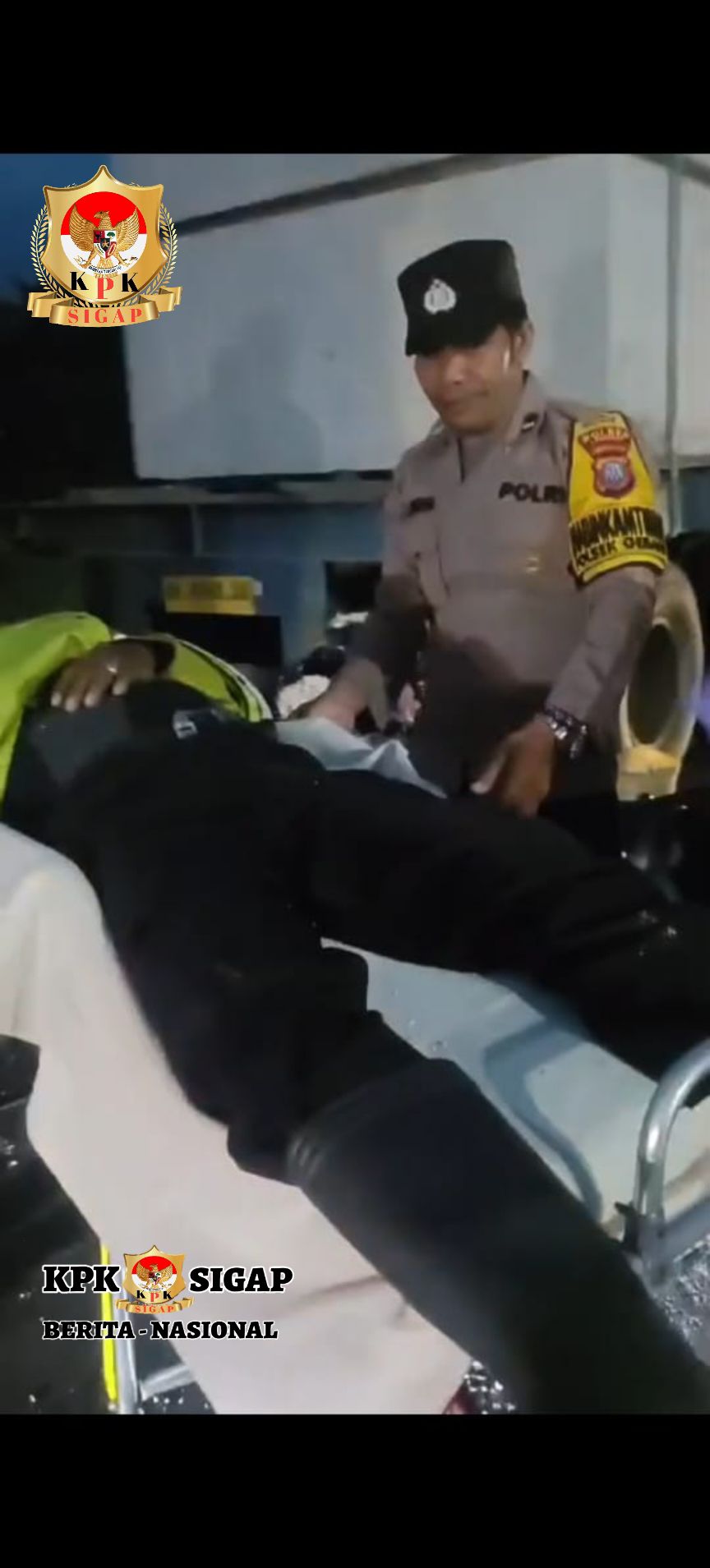 Aksi Sigap, Bhabinkamtibmas Polsek Gebang Evakuasi Korban Kecelakaan Lalulintas di Jalan Medan Banda Aceh