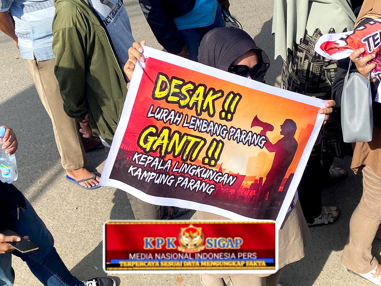 Lurah Lembang Parang Diduga Pimpong Masyarakat Kampung Parang  atas Tuntutan Pergantian lingkungan