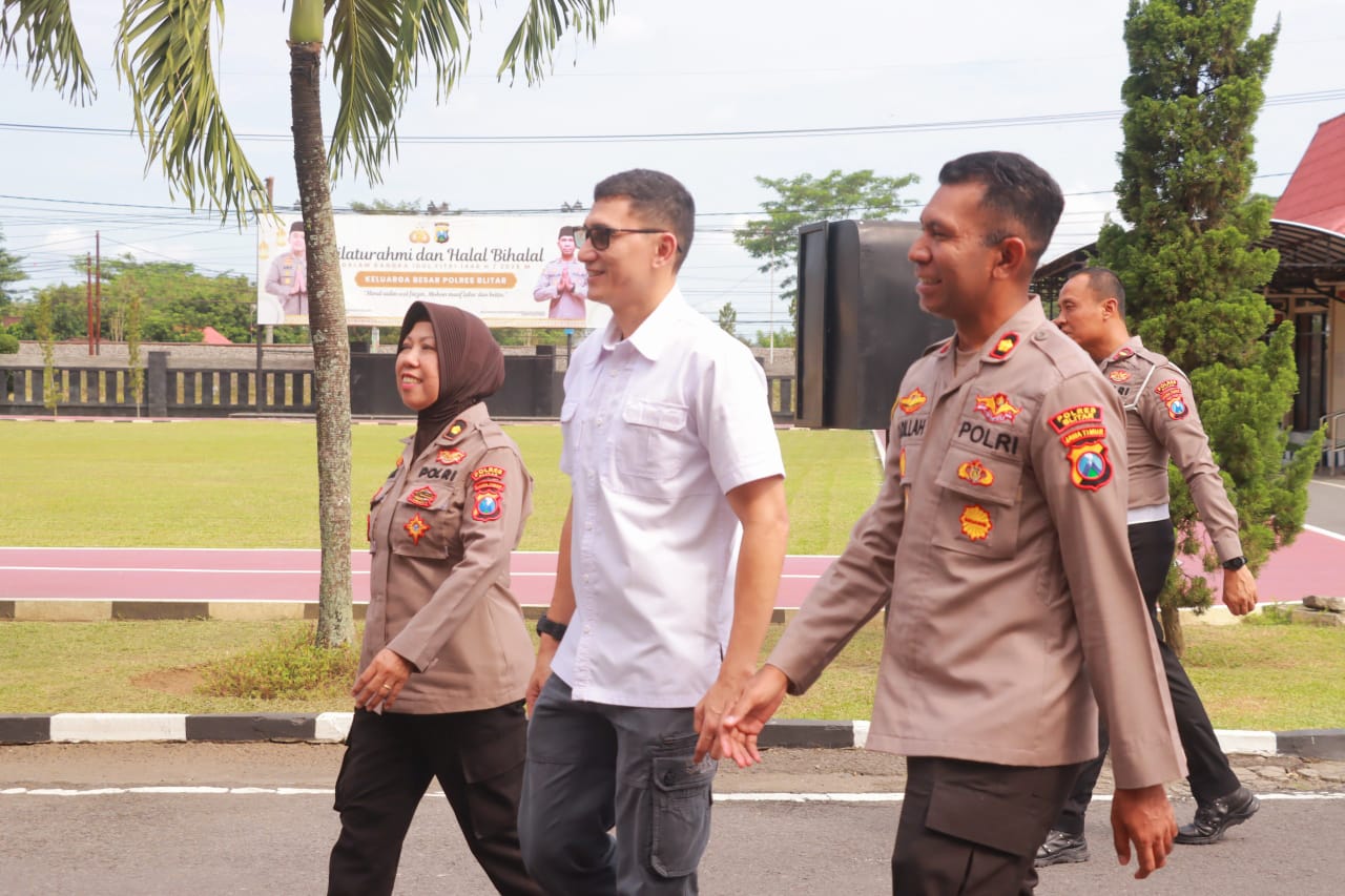 Wakaposko Presisi, Brigjen. Pol. Dr. Indarto, S.H., S. Sos., S.I.K., M.Si., melakukan kunjungan langsung ke Mako Polres Blitar