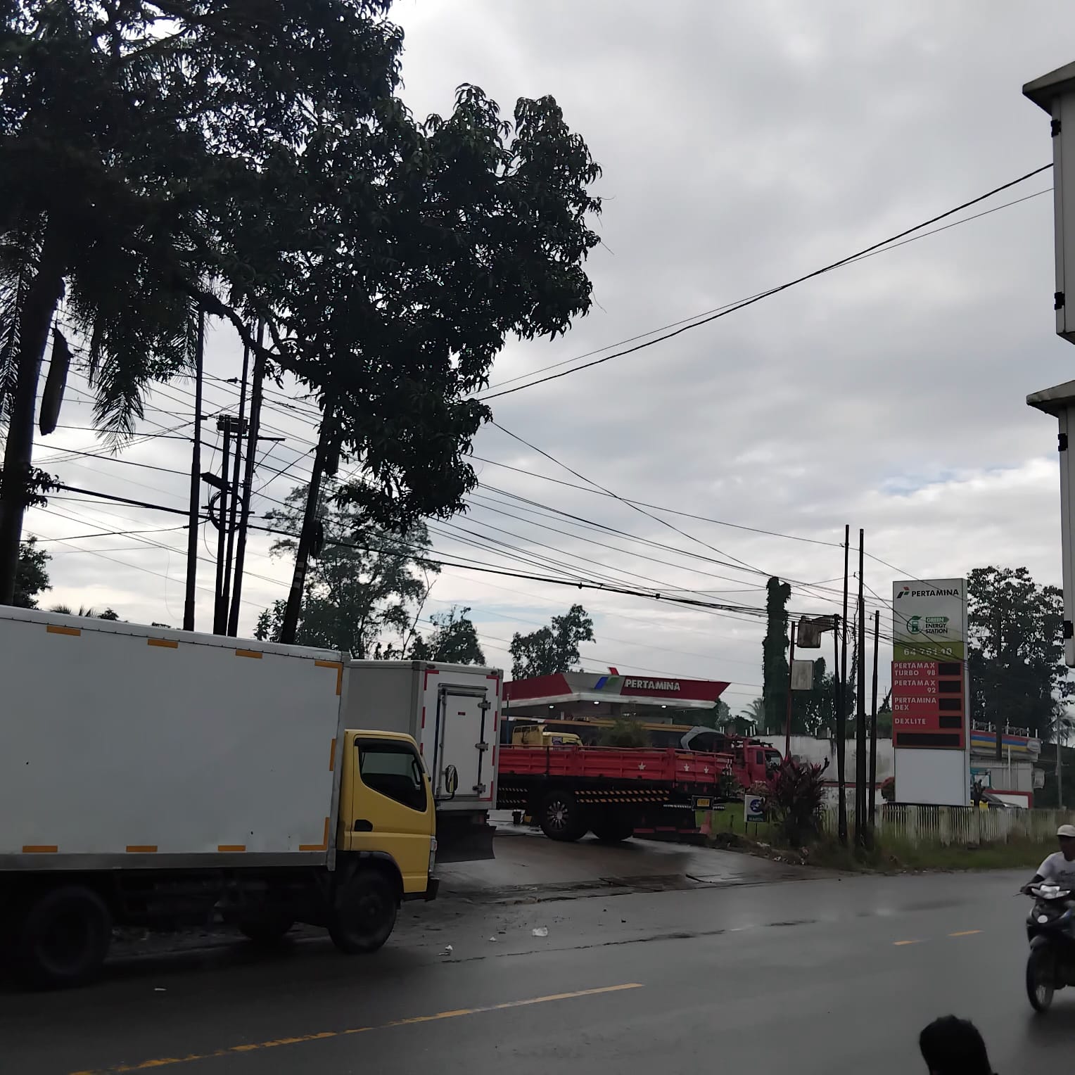 Antrean SPBU KM 15 Jadi Sorotan Ganggu Keselamatan