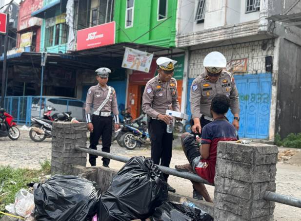Satlantas Polres Batubara Berbagi Nasi Kotak, Wujud Kepedulian Kepada Masyarakat