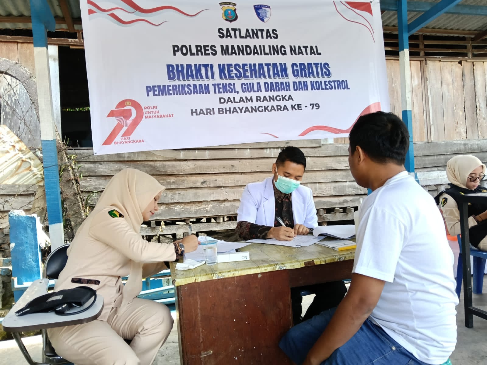 Satlantas-Sidokkes Polres Madina Bakti Kesehatan Gratis Sambut Hari Bhayangkara Ke-79