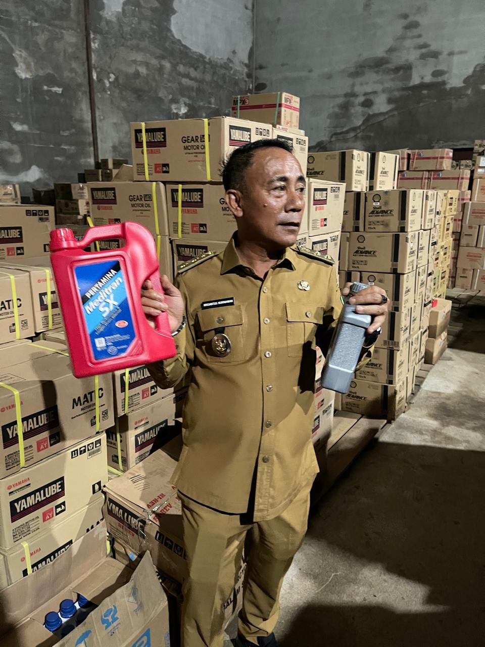 Gudang Terbuka Hukum Tertutup: Ada Apa di Balik Kasus Oli Palsu Kalbar