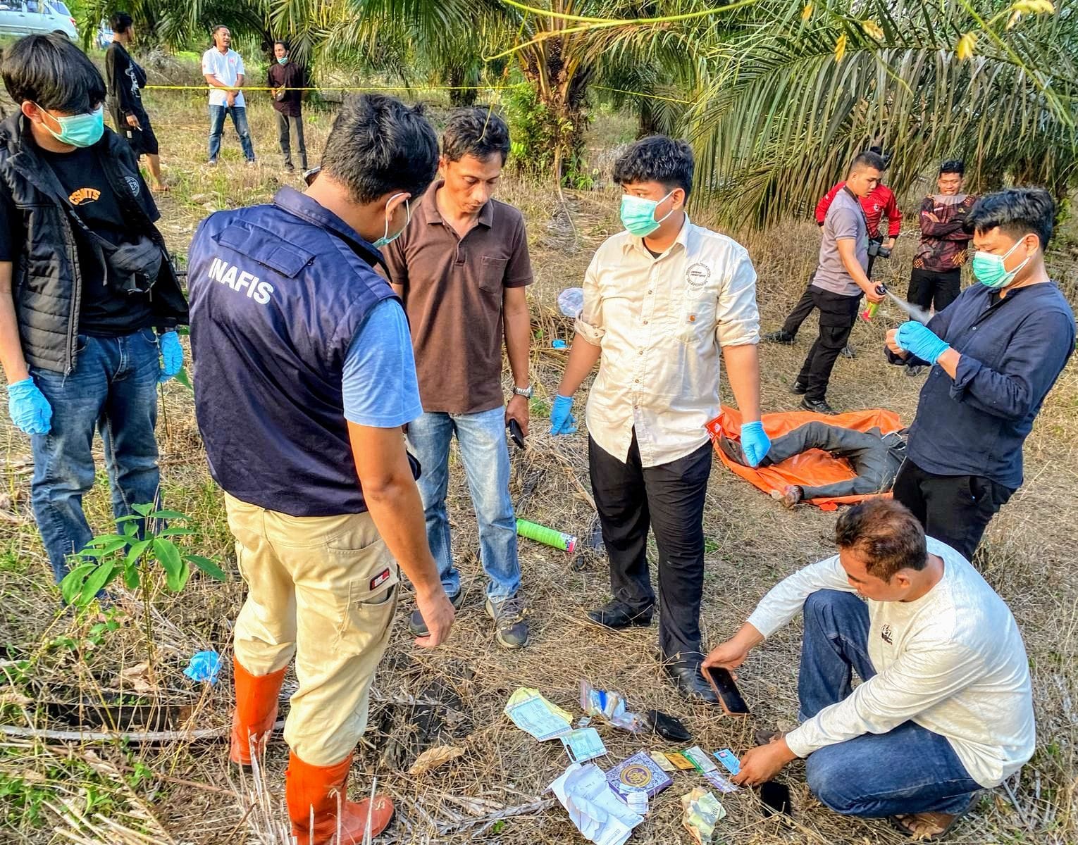 Polsek Merawang Evakuasi Lansia Hilang di Temukan Meninggal di Kebun Sawit Merawang