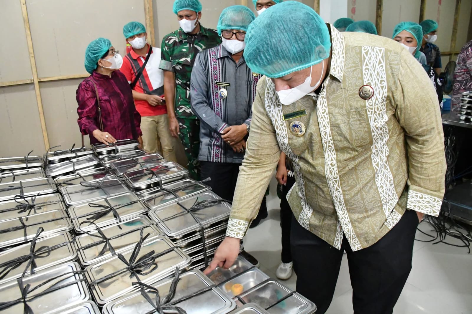 BUPATI SAMOSIR BERSAMA WABUP TINJAU SPPG, MBG BERJALAN LANCAR SESUAI PPROSEDUR