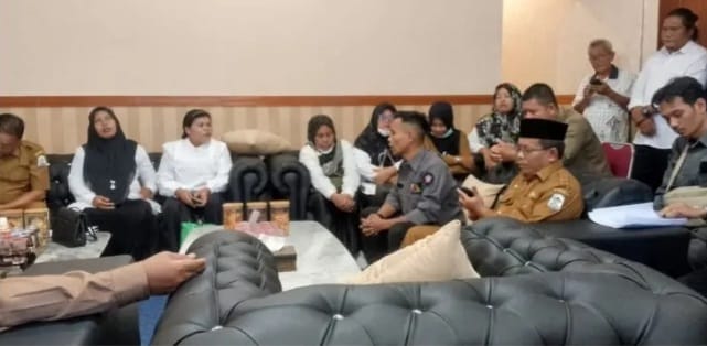 Bupati Aceh Singkil menerima audiensi perwakilan PPPK R3 terkait kejelasan status dan kelanjutan pengangkatan mereka