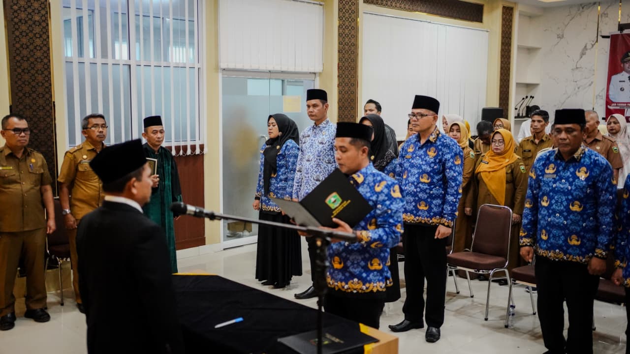 Pelantikan dan Pengambilan Sumpah Jabatan Pejabat Administrator di Lingkungan Pemkab Solok