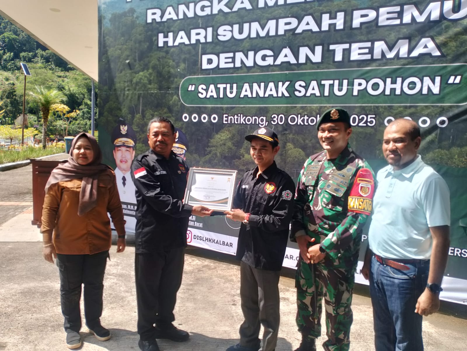 Bibit di Tangan Anak Negeri: Cerita Hijau dari Perbatasan Entikong