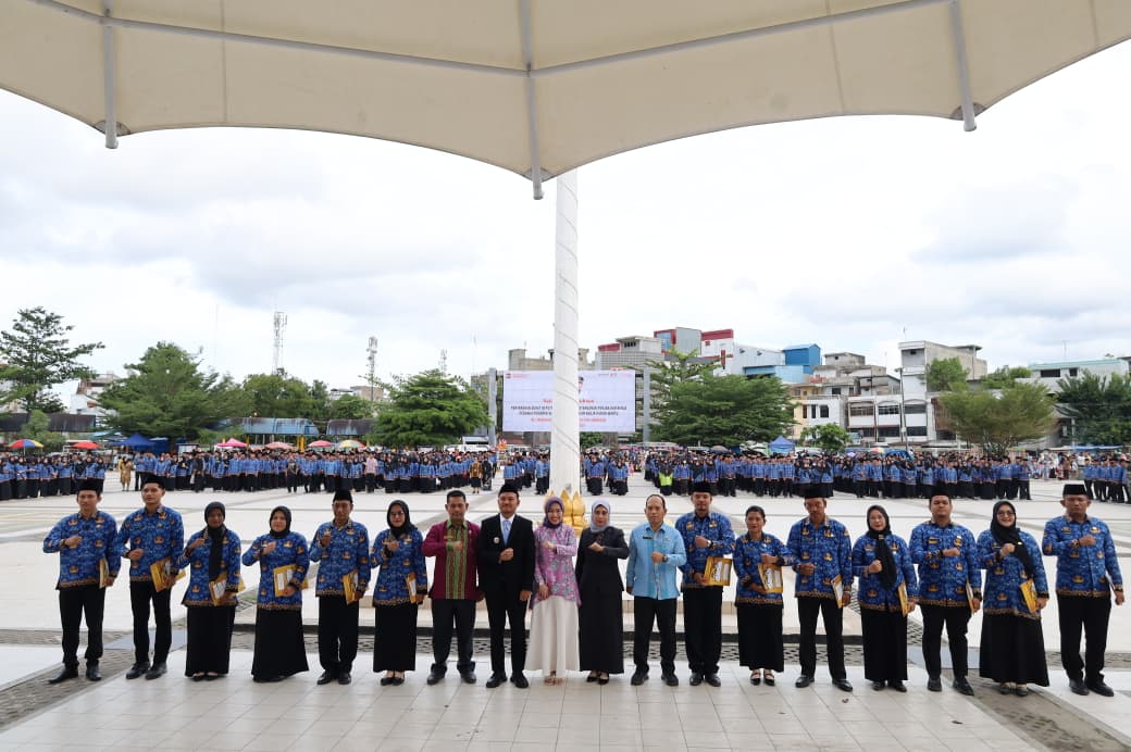 Wali Kota Tanjungbalai Serahkan SK Kepada 2.126 PPPK Paruh Waktu,kammis,20-11-2025