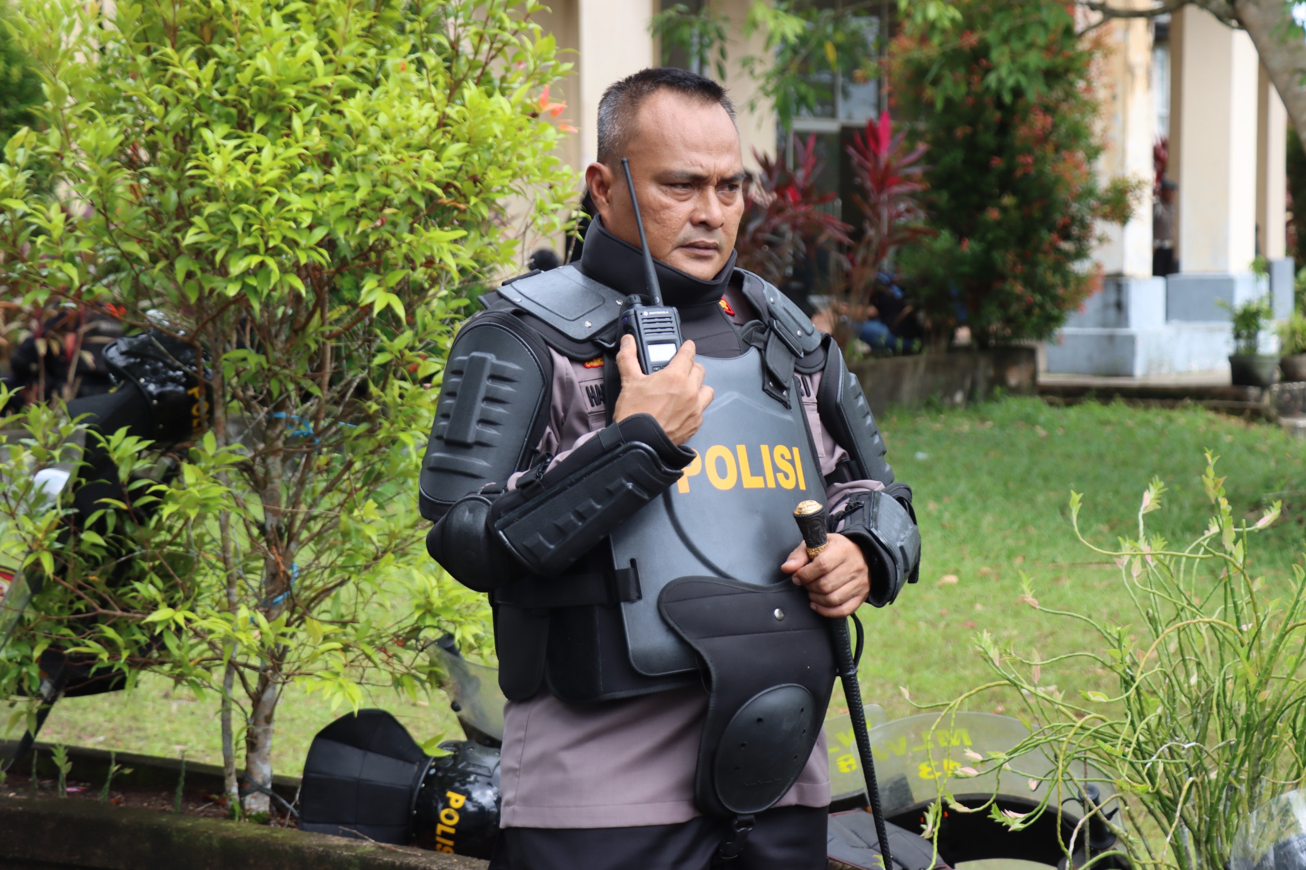 Kapolres Melawi Pimpin Halau Masa Pengunjuk Rasa di Kantor DPRD