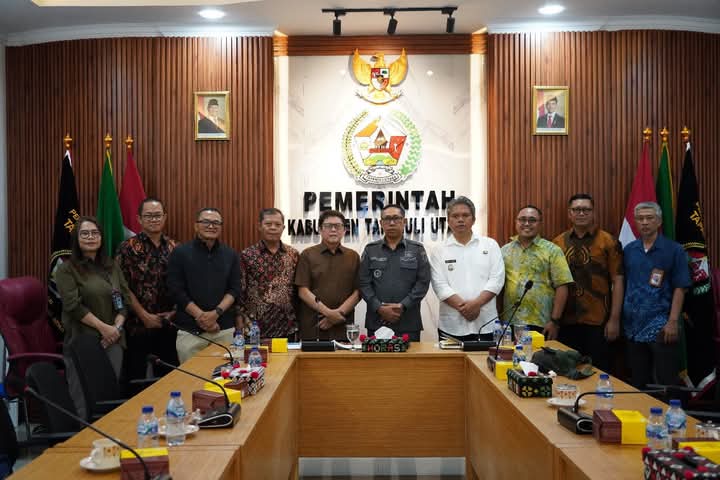 _Bupati dan Wakil Bupati Tapanuli Utara Terima Kunjungan Lapangan Tim Kemenkeu dan PT SMI Terkait Penanganan Pascabencana_