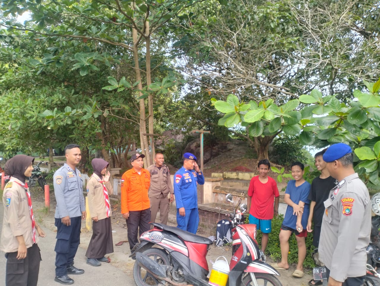 Personel Pam Lakukan Patroli dan Himbauan Keselamatan di Pantai Matras