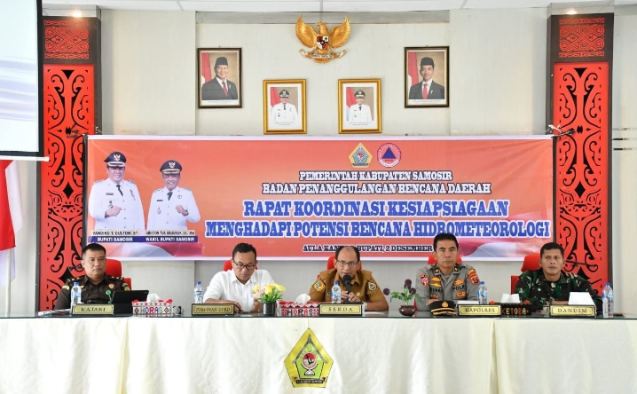 ANTISIPASI POTENSI BENCANA HIDROMETEOROLOGI, PEMKAB SAMOSIR GELAR RAKOR KESIAPSIAGAAN DAN BENTUK SATGAS BENCANA