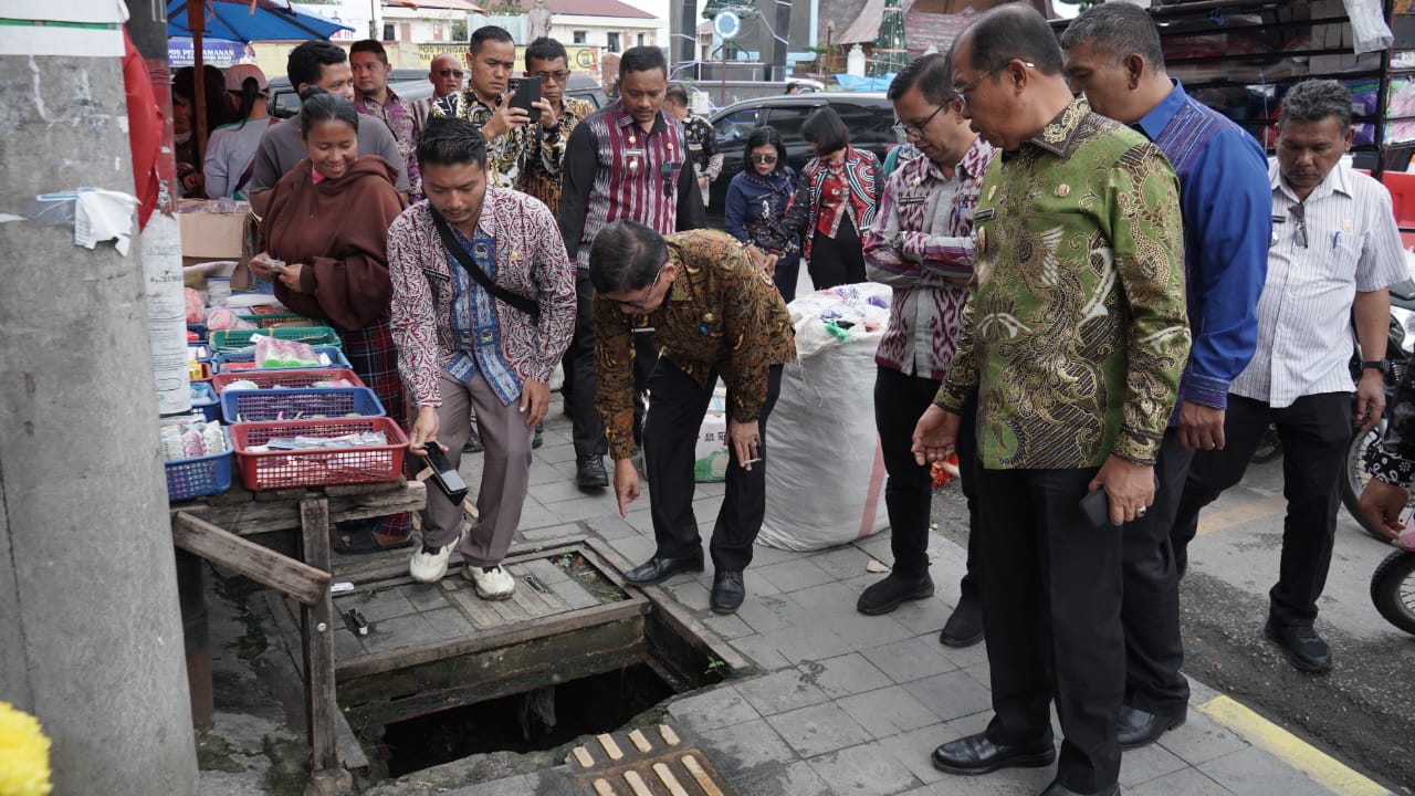 Wabup Toba Tinjau Lapangan, Temukan Sejumlah Penyebab Banjir Kota Balige