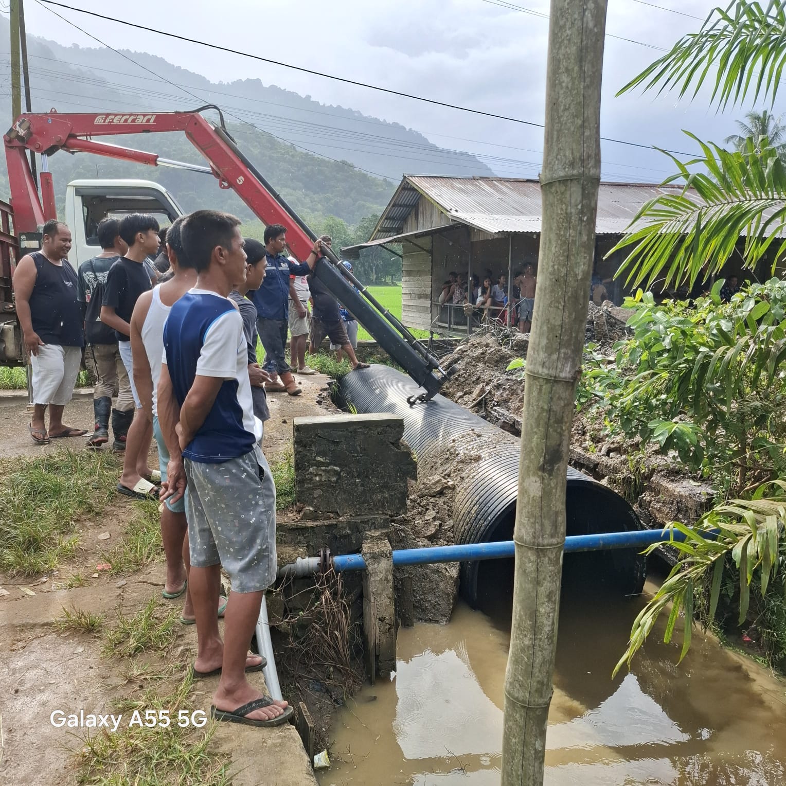 Dangawan Rubuh, Warga Tutup Jalan Saham–Pahauman Selama 8 Jam, Soroti Aktivitas PT GSK