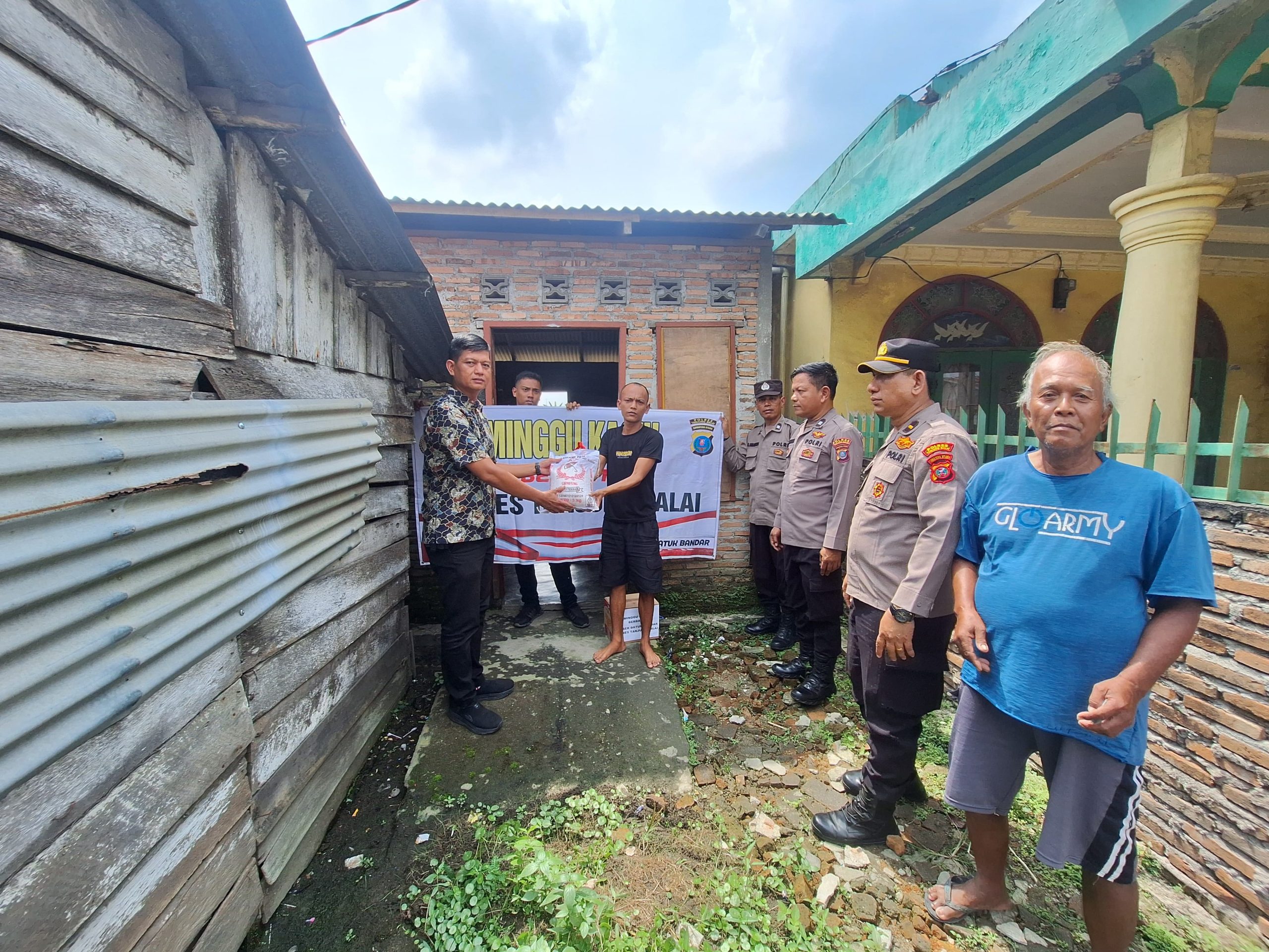 Polres Tanjung Balai Sambangi Warga Lansia dalam Program ‘Minggu Kasih’