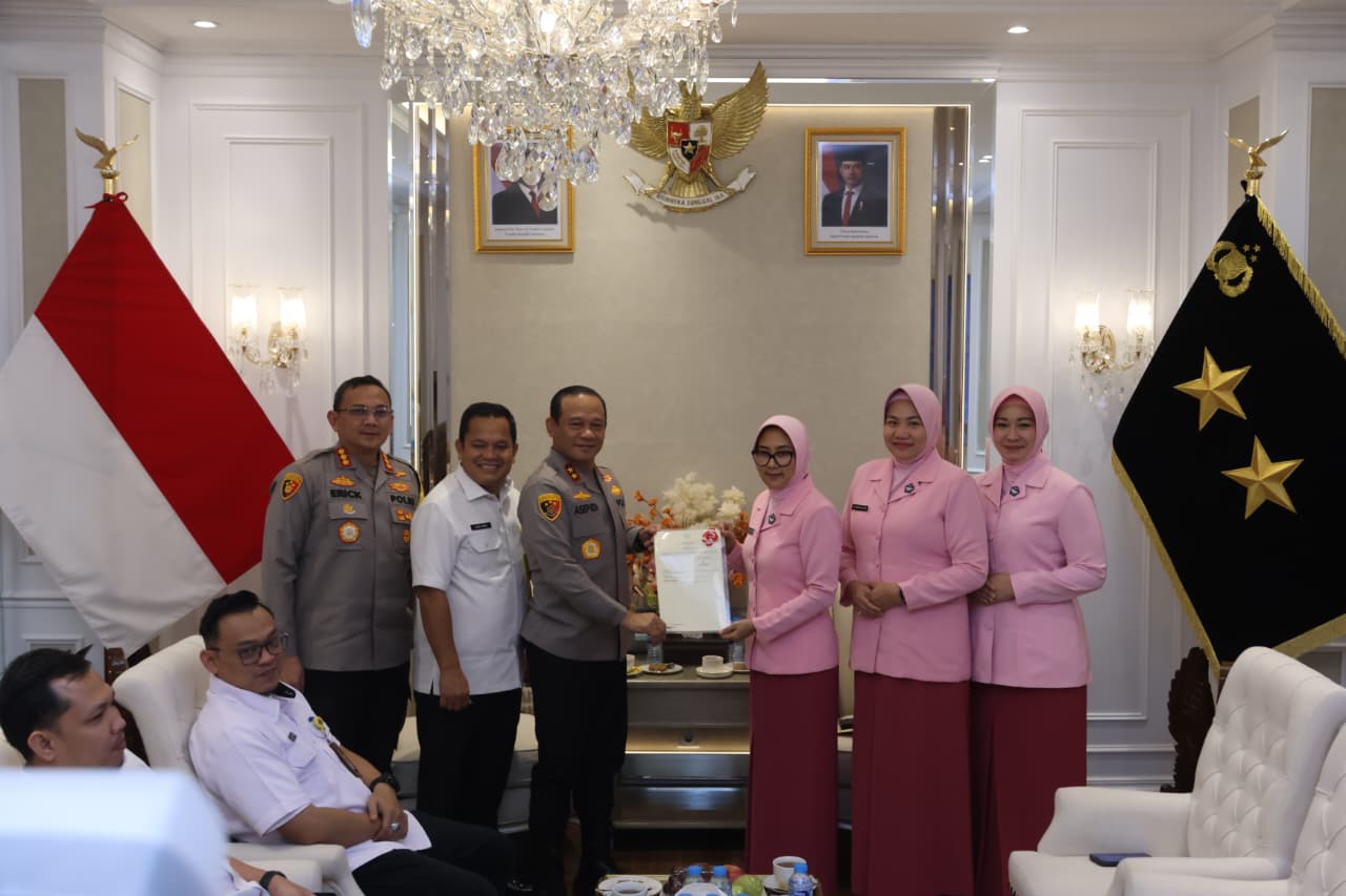 Kapolda Metro Jaya Terima Sertifikat Tanah SD Bhayangkari Dari BPN Jakarta Utara
