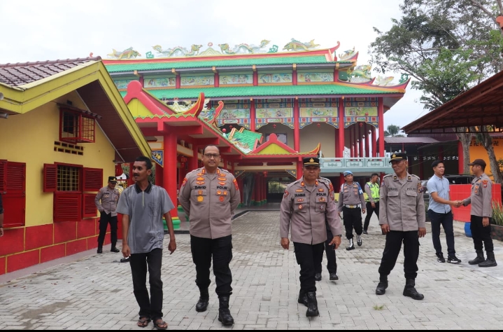 Kapolres Langkat pantau pengamanan Imlek di Vihara Avaloketisvara Stabat