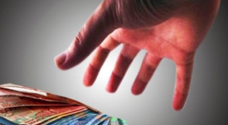 Pers Berkedok Preman Merasakan Toko Kosmetika Jakarta Barat