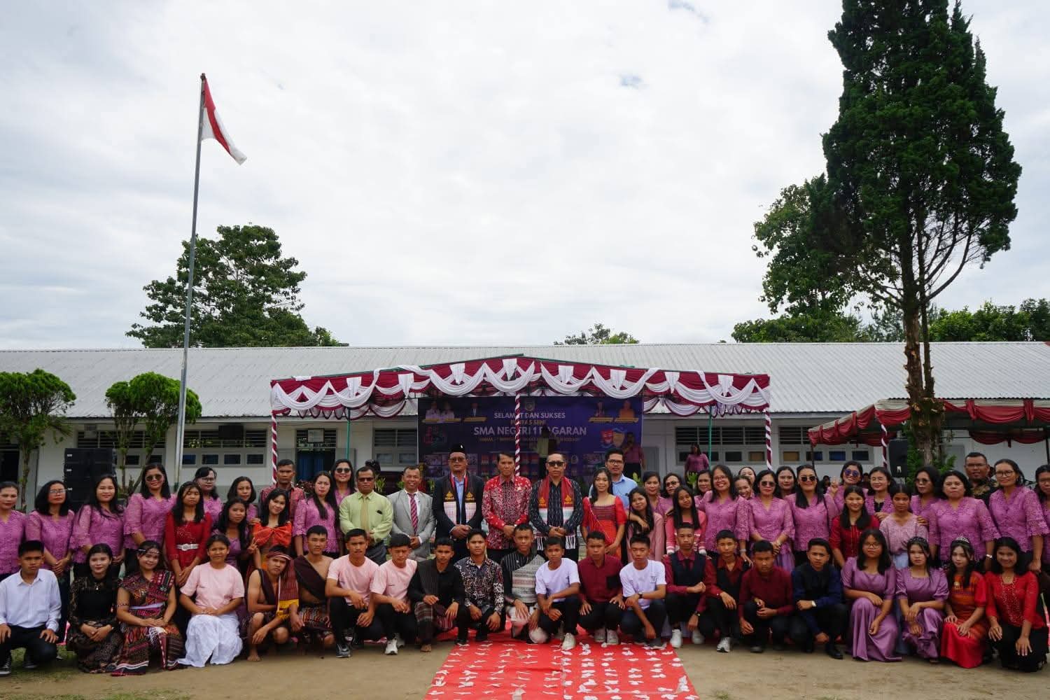 Semangati Anak Didik, Bupati Taput Hadiri Pentas Seni SMA Negeri 1 Pagaran