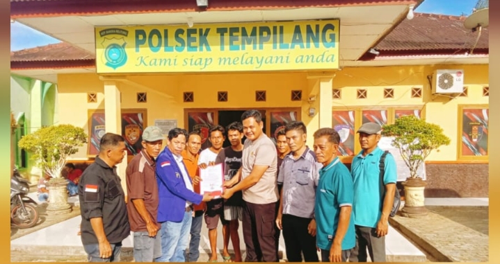 Kapolsek Tempilang Bersama Humas HNSI Babel Berhasil Damaikan Bentrokan Nelayan dengan Ketua HNSI Kecamatan Tempilang