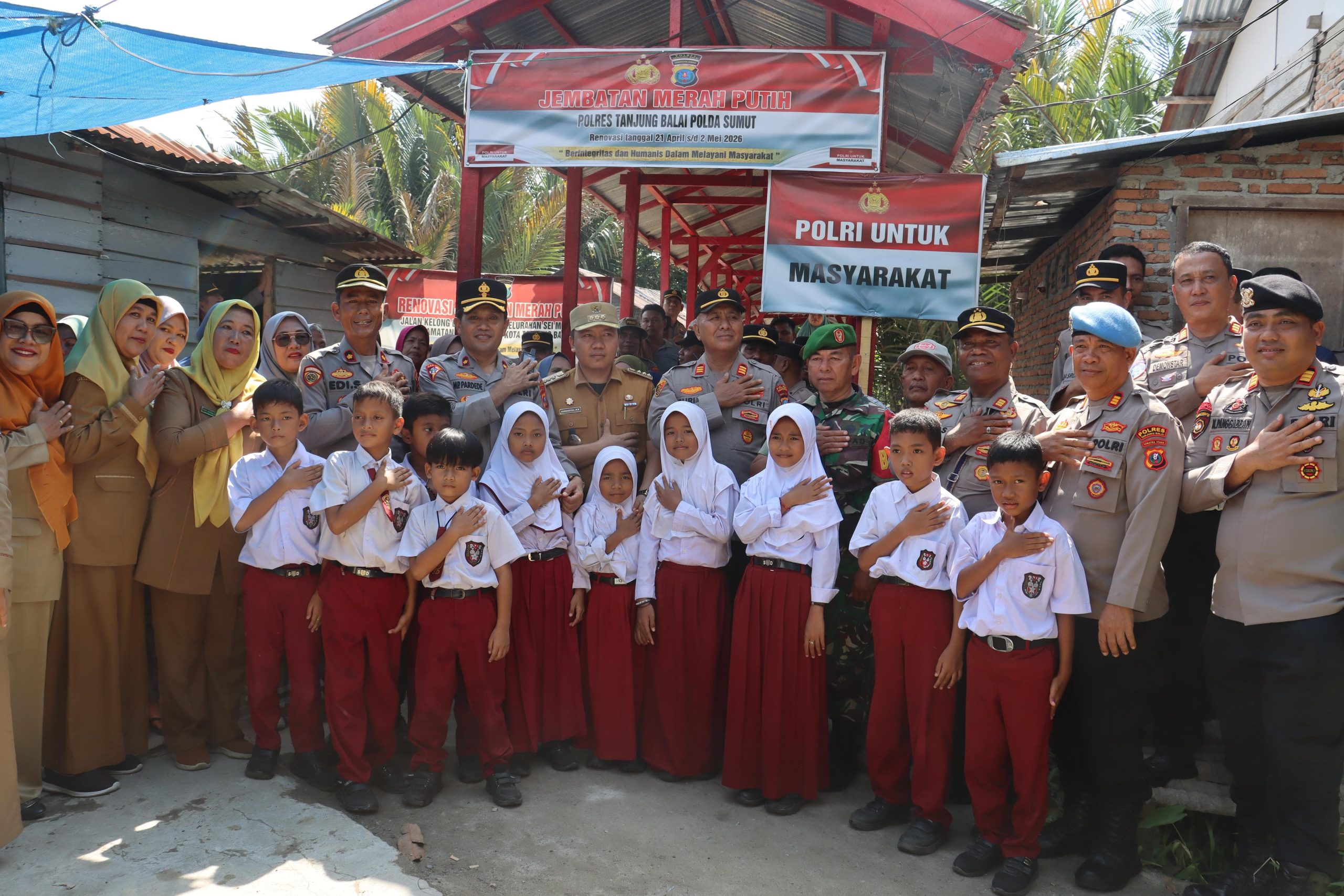 Polres Tanjung Balai Serahkan “Jembatan Merah Putih” untuk Warga Sei Merbau