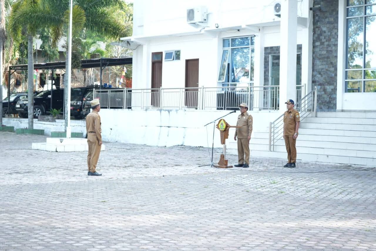 Wabup Samosir Ariston Tua Sidauruk Pimpin Apel Gabungan, Tekankan Pemahaman Visi-Misi dan Profesionalisme OPD
