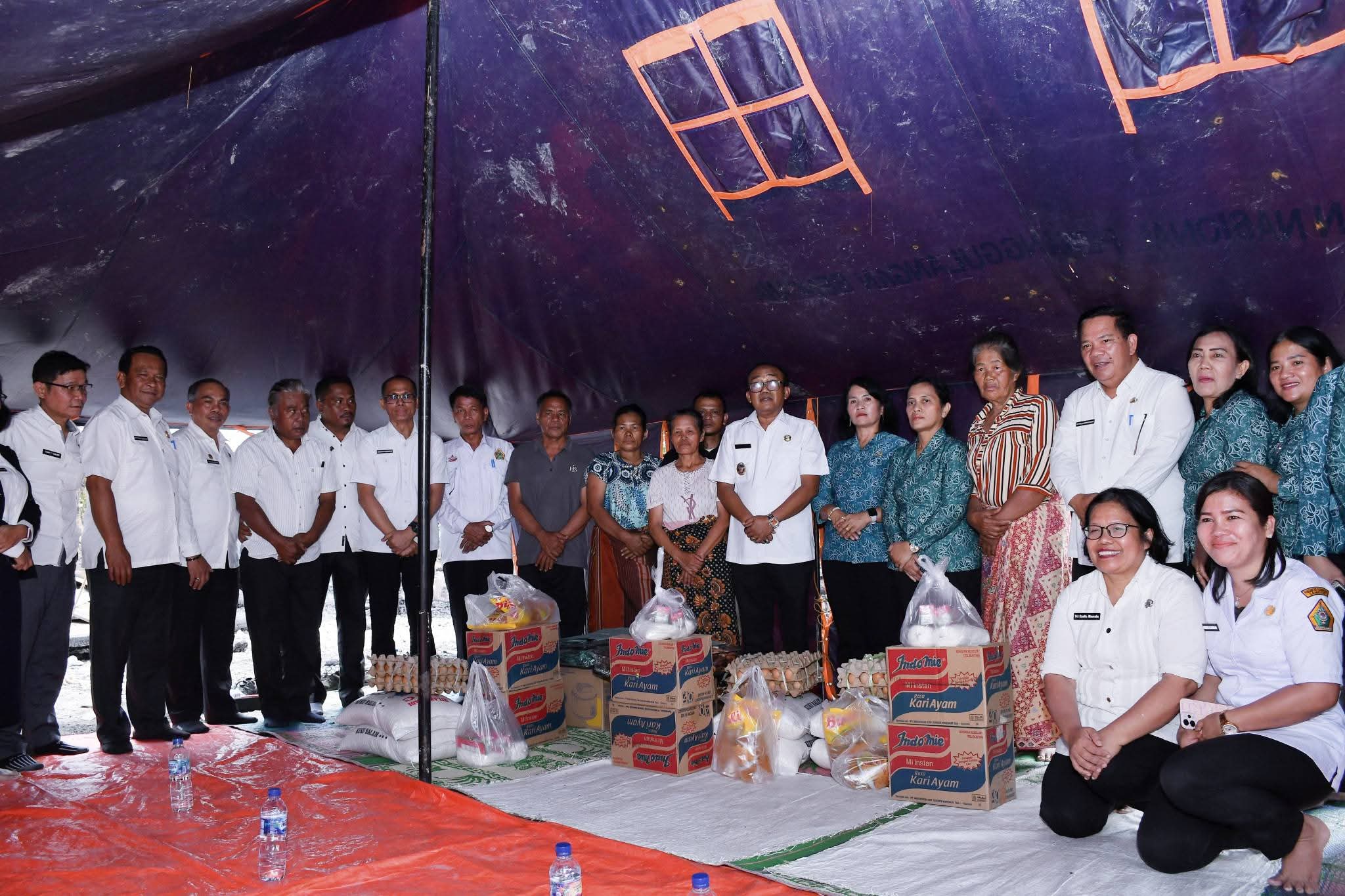 Pemkab Samosir Beri Penghiburan kepada Korban Kebakaran, Wabup Ariston Tua Sidauruk Serahkan Bantuan Tunai, Sembako dan Bahan Bangunan 