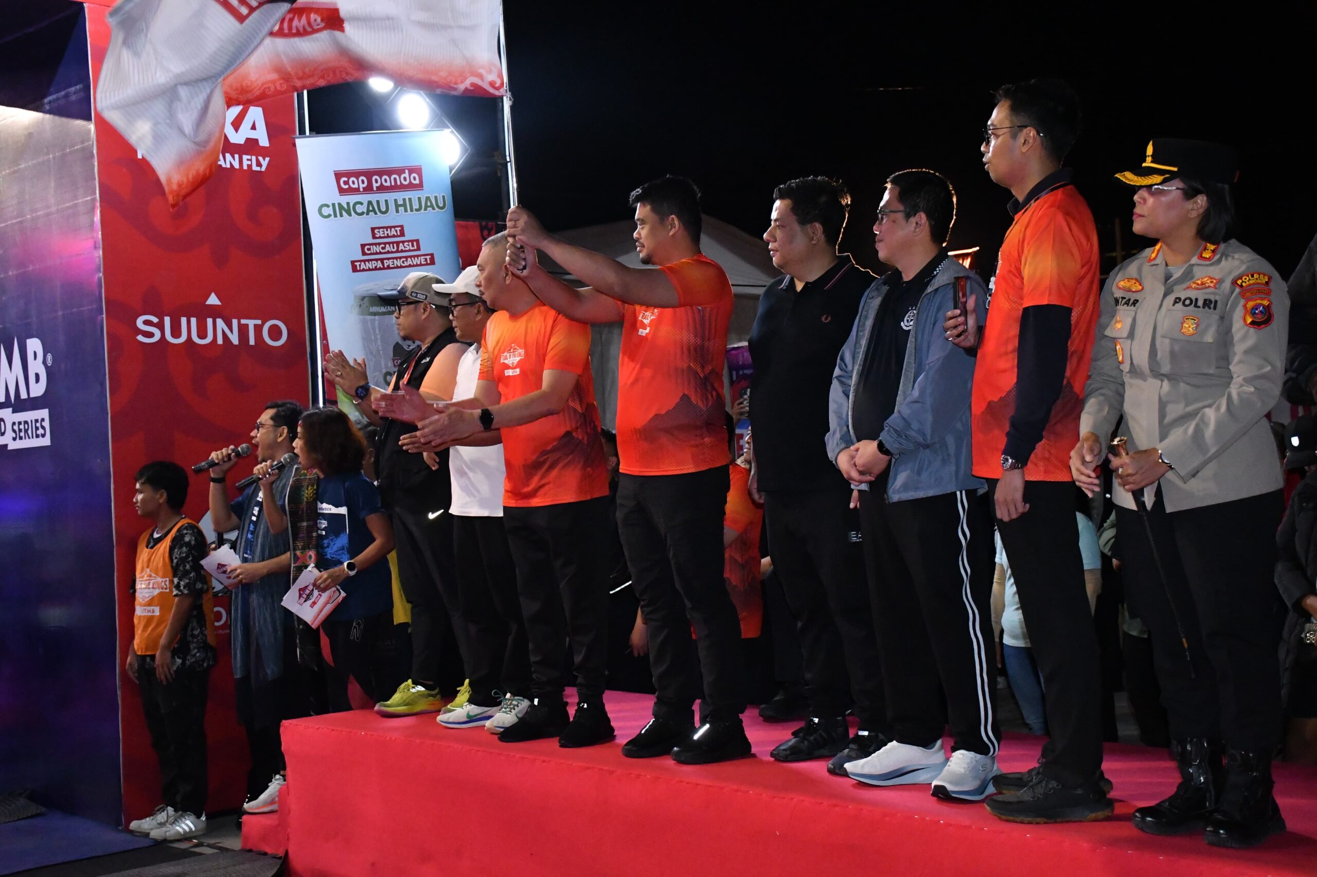 Gubernur Sumatera Utara Bersama Bupati Samosir Lepas Peserta Lomba 100K Trail of The Kings 2026
