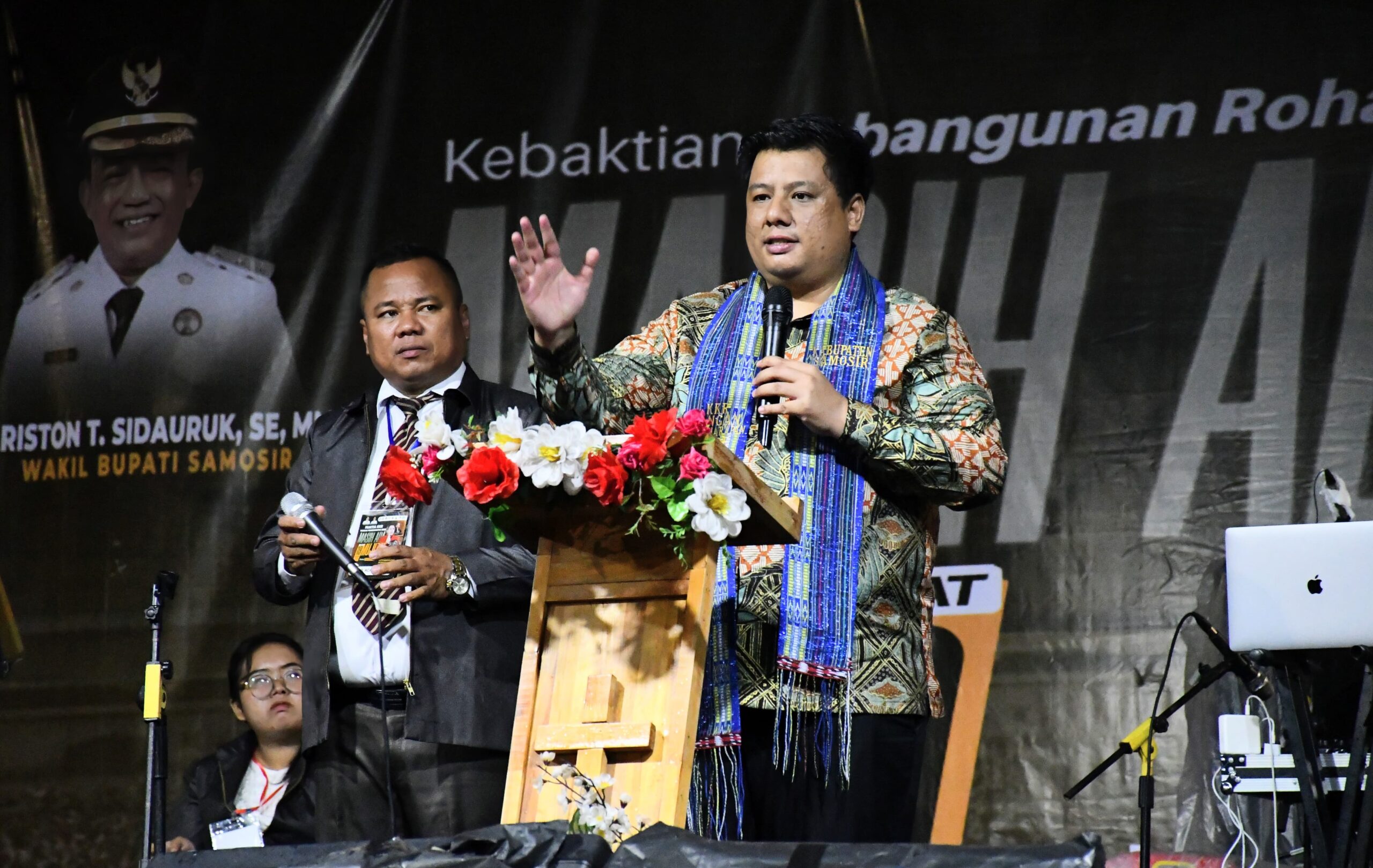 Hardyanto Dede Berkhotbah di Samosir, Bupati Vandiko: Pembangunan Infrastruktur dan Rohani Harus Seimbang